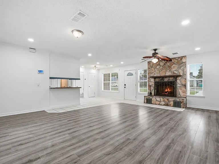 32 Cascabellas St — Photo 8