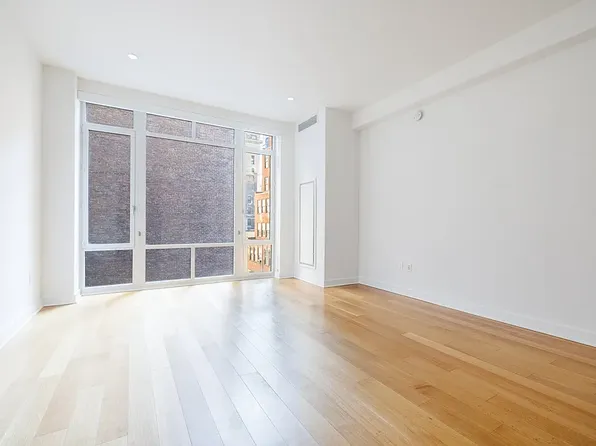 1050 6th Ave #7D, New York, NY 10018