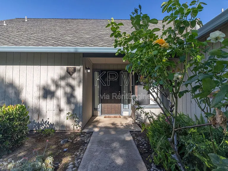 2828 Smoke Tree Cir — Photo 4