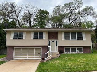 565 Samuel St, Dubuque, IA 52003