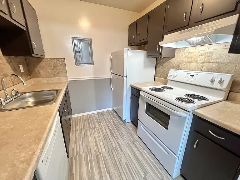 Glenview Apartments — Photo 47