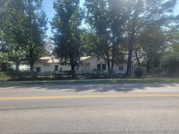 309 E Main St, Stigler, OK 74462