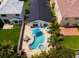 2 SW 32nd St, Hollywood, FL 33029