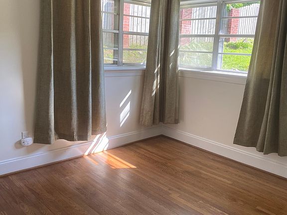 Bedroom 2 , opens to jack and Jill bathroom.