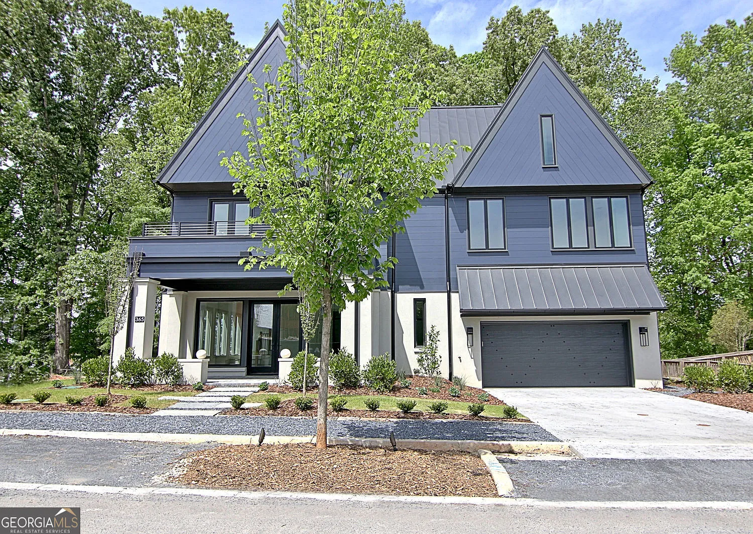 3 bed, 2.5 bath, 1825 sqft, $5,200 — Photo 2