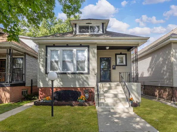 8444 S Essex Ave, Chicago, IL 60617