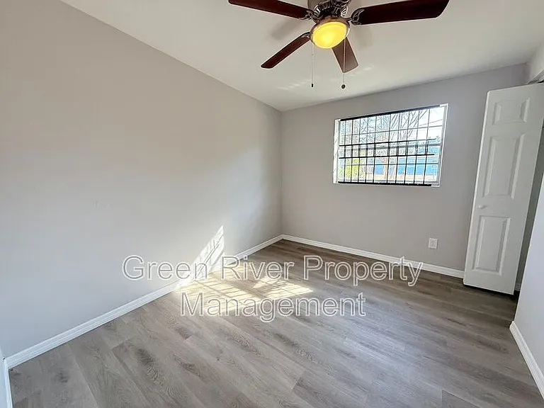 1033 Ake Ln — Photo 9