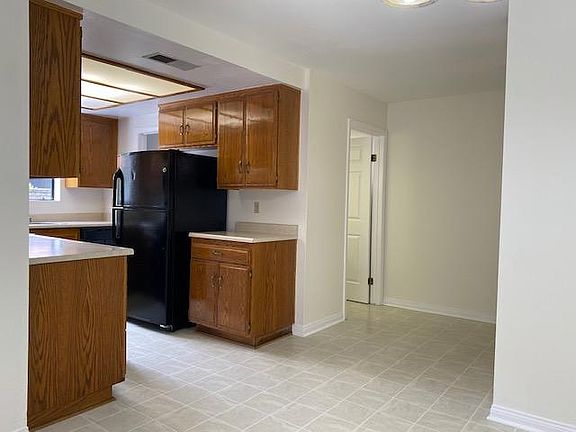 3rd image of 3188 Royal Oaks Dr