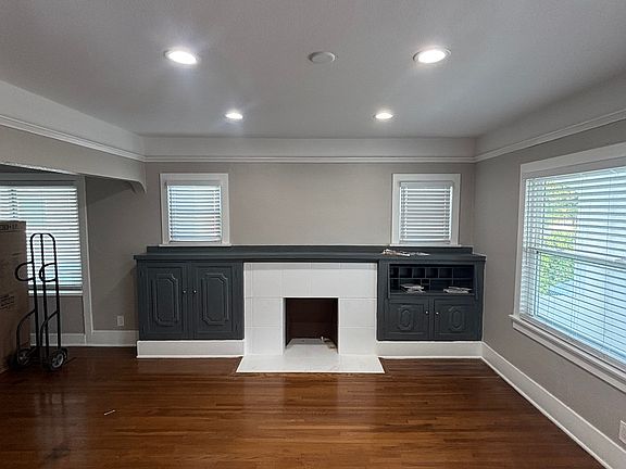 4th image of 3711 W 60th St