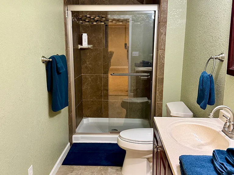 516 E Apache St — Photo 3