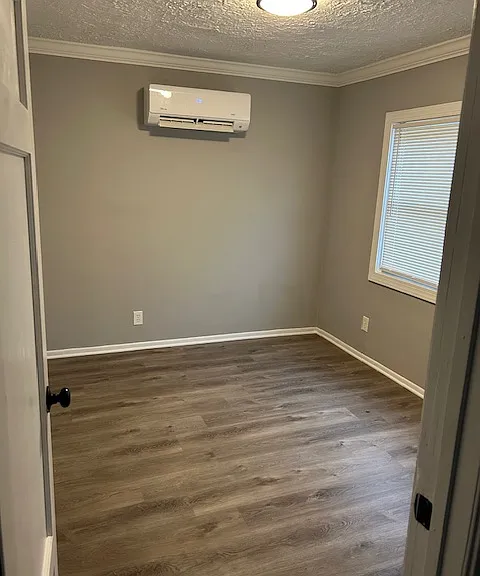5701 Longwood Ave — Photo 7