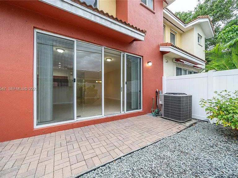 5327 SW 40th Ave — Photo 19