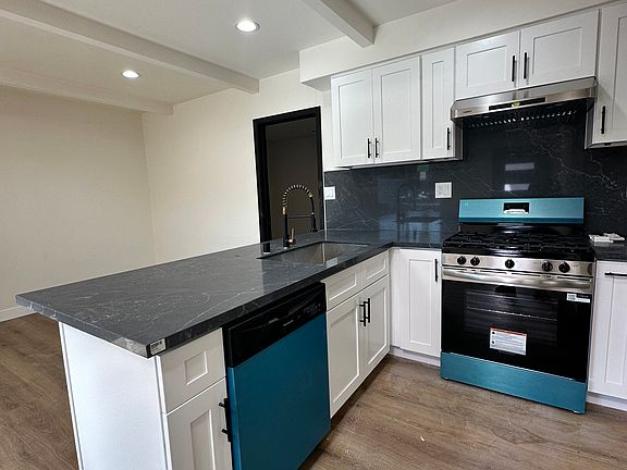 5th image of 2403 Jackson Ave #1/2
