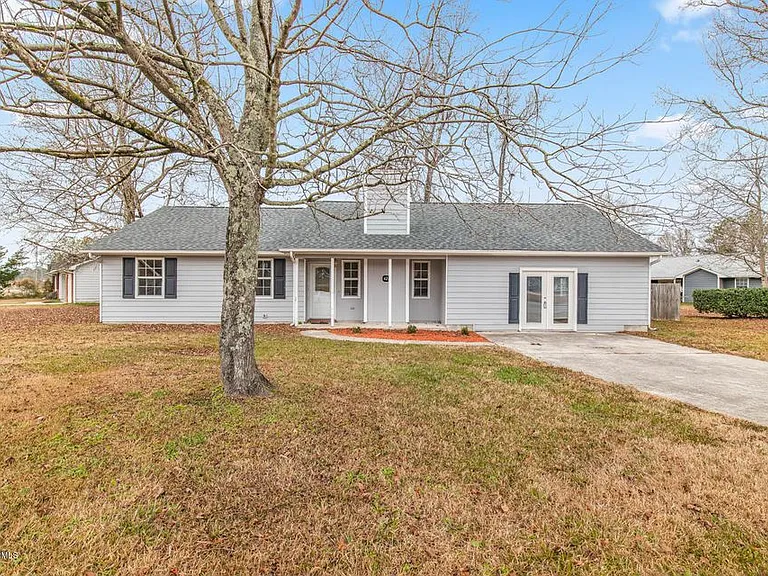424 Singletree Dr — Photo 1