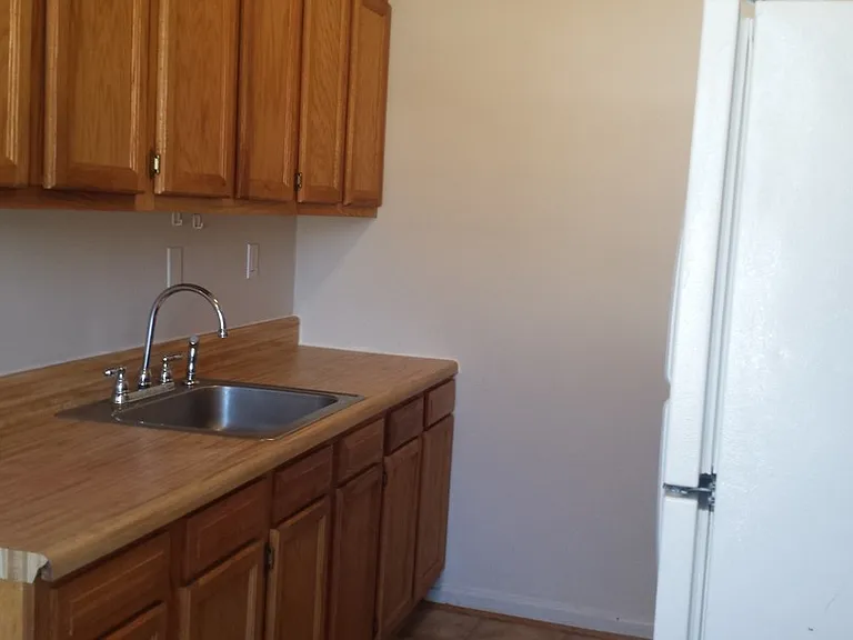 1017 Hannah St — Photo 4