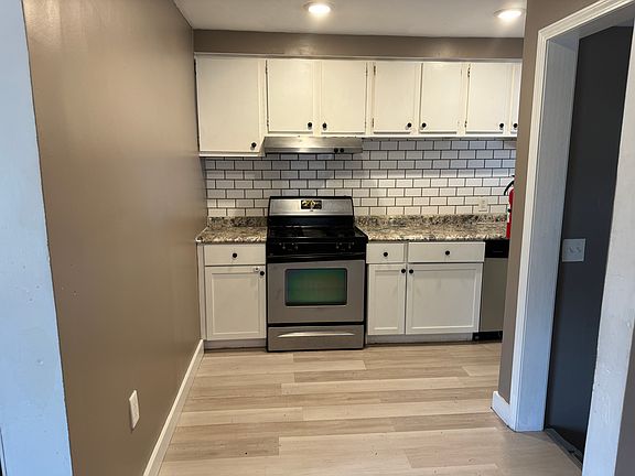3rd image of 473 Stewart Ave
