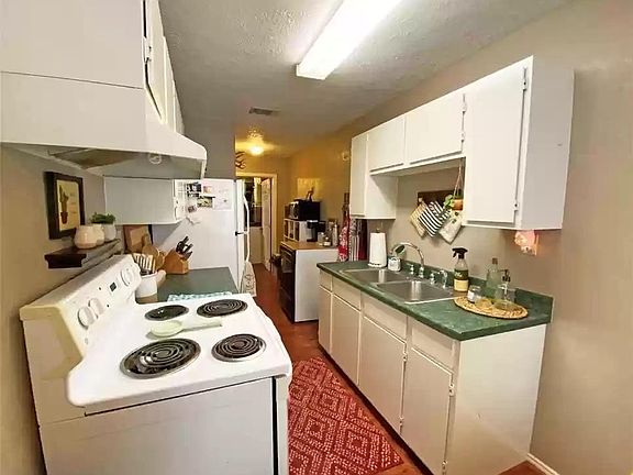 2nd image of 405 E Jackson St #405