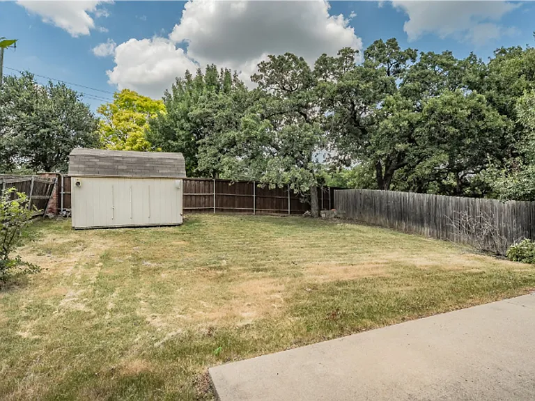 3327 Clydesdale Dr — Photo 30