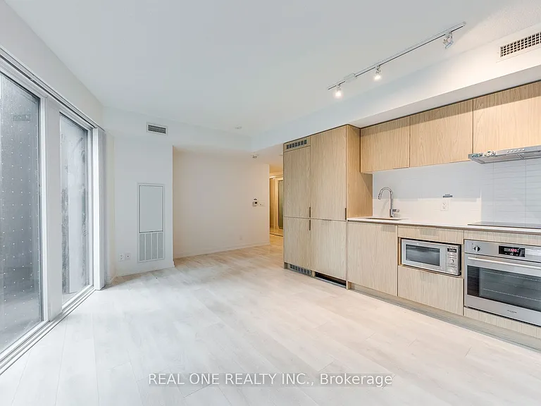 60 Shuter St #303 — Photo 9