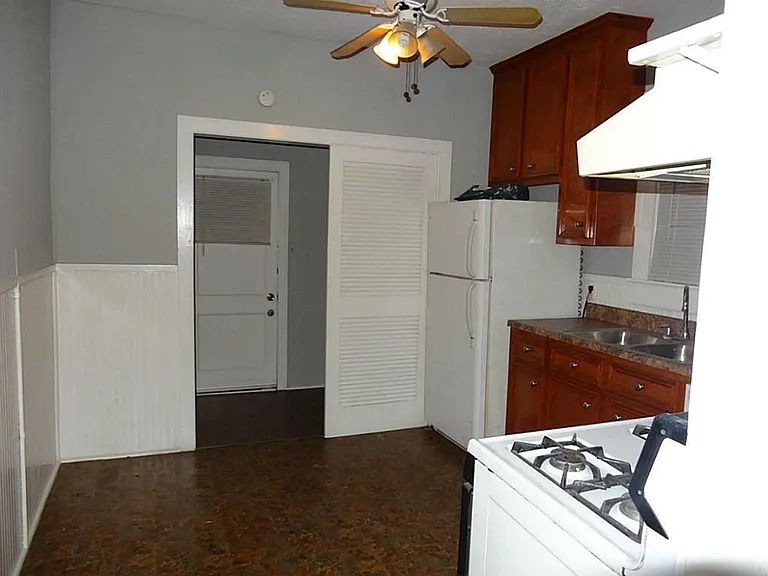 1108 Mathis St — Photo 5