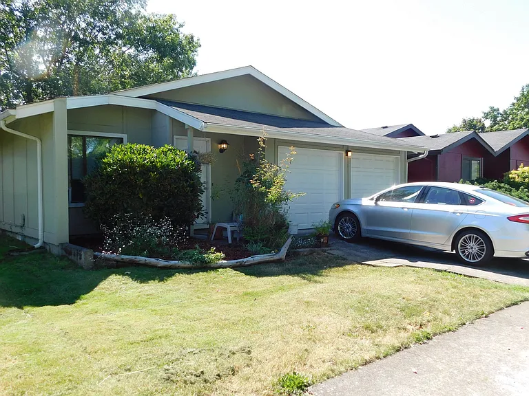 2083 Laurelhurst Dr — Photo 10