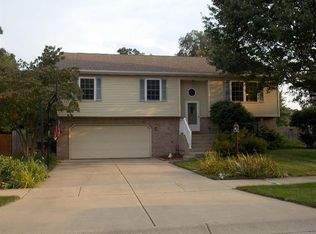 1553 Commodore Ln, Porter, IN 46304