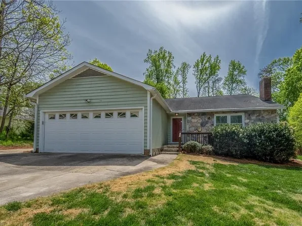 5744 Windworth Dr, Winston Salem, NC 27106