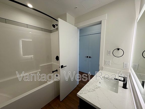 5th image of 1280 Sutherland Ave #208