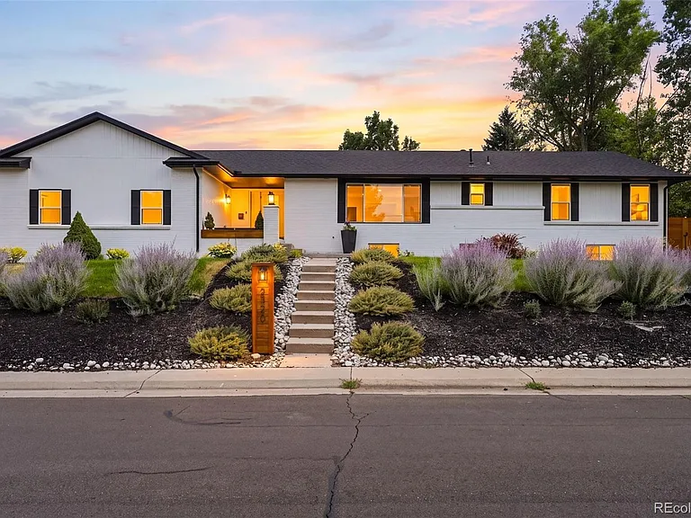 2320 S Holly Pl — Photo 30
