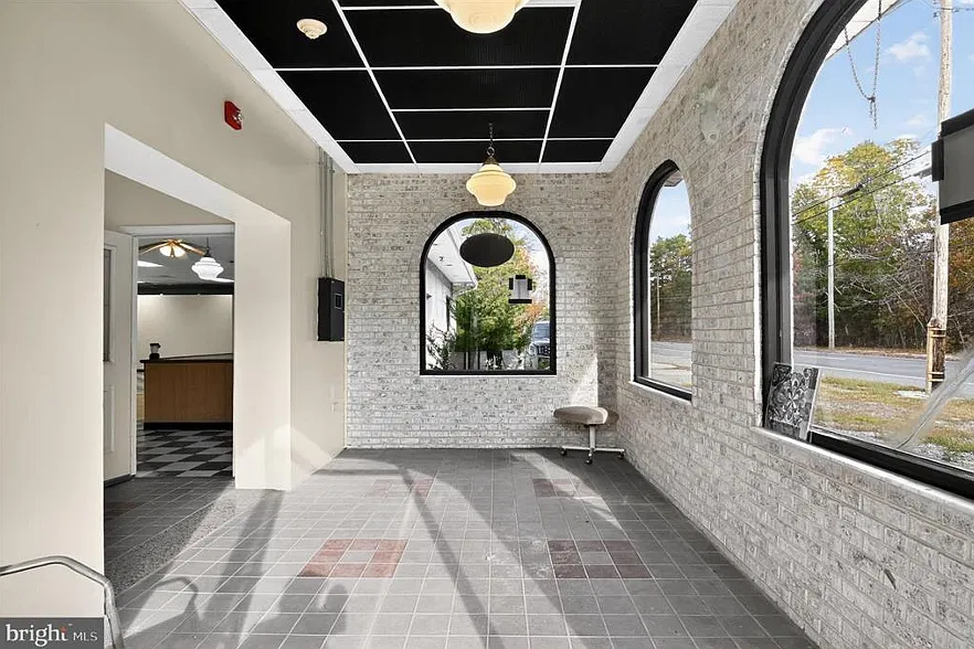 Studio, 5700 sqft, $5,000 — Photo 2