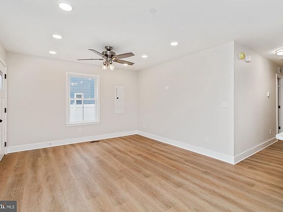 5th image of 162 Banister Ave