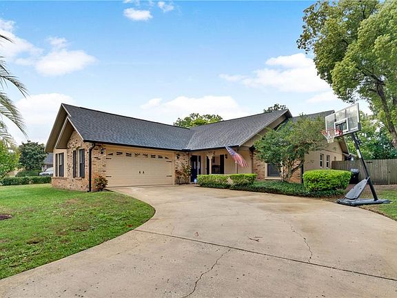 4th image of 1441 Fairway Oaks Dr