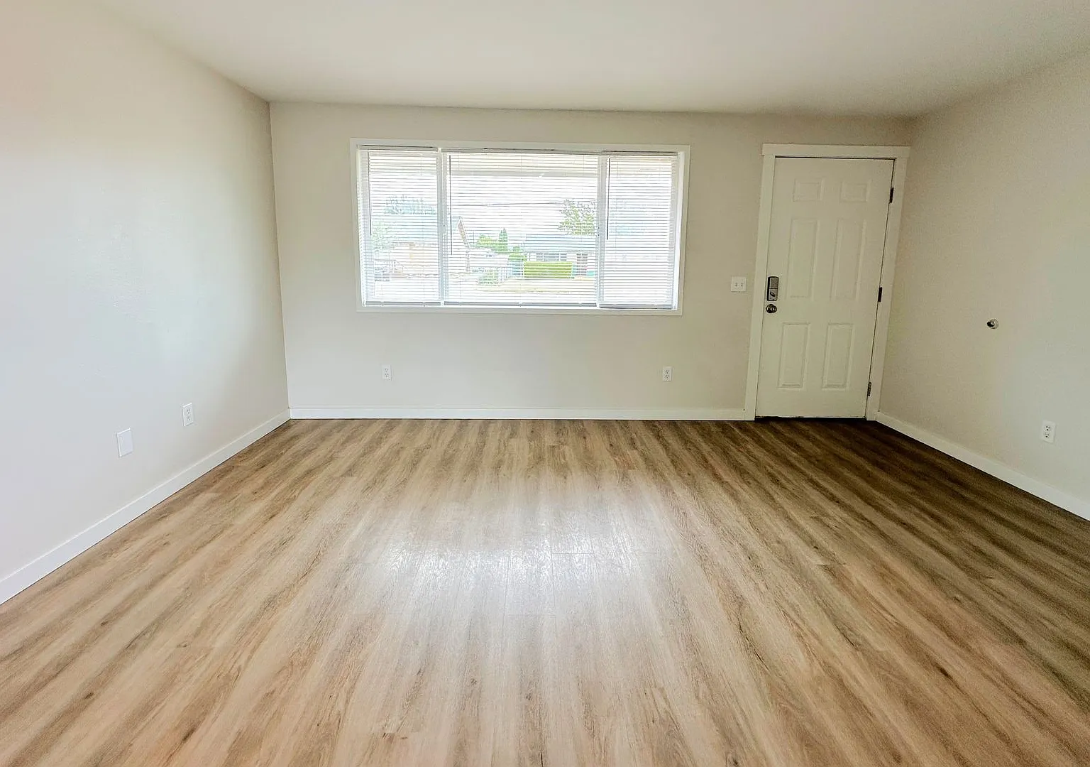 1207 Beach Ave — Photo 3