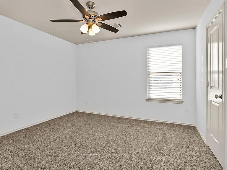 2730 Donellan Dr — Photo 25