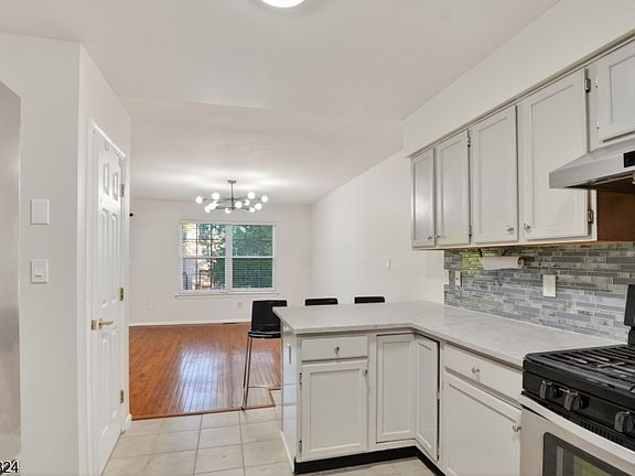 4th image of 111 Castleton Rd