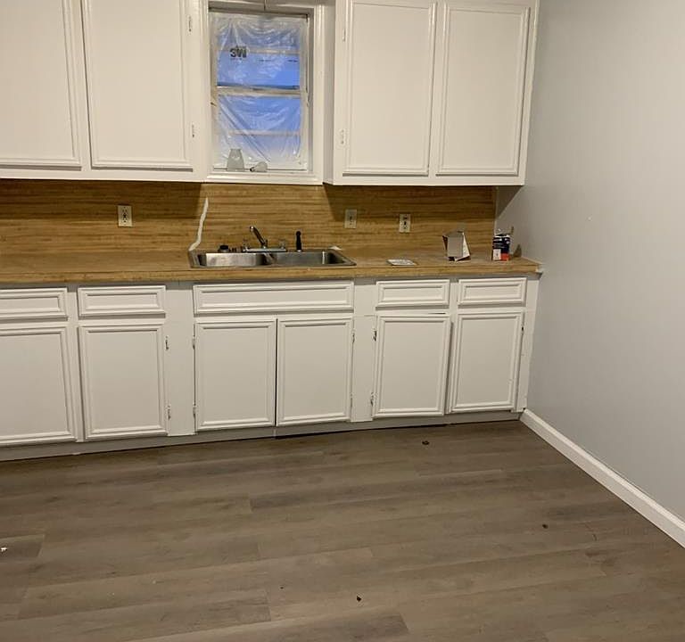 1st image of 160 E Chapin St