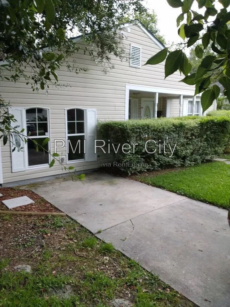 3 bed, 2.0 bath, 1315 sqft, $1,730 — Photo 3