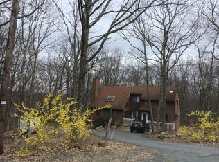 114 Longridge Dr, Lords Valley, PA 18428