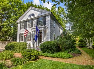 33 Lyme St, Old Lyme, CT 06371