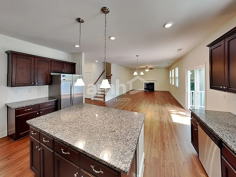 3021 Greenmont Cir — Photo 4