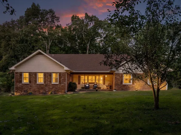 1008 Crown Point Rd W, Signal Mountain, TN 37377