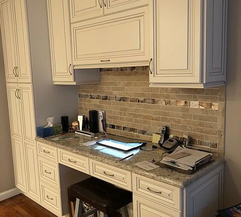 Desk area, extra deep cabs