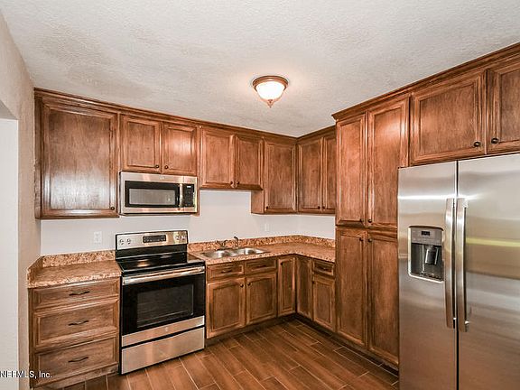 5th image of 10533 Loyola Dr N