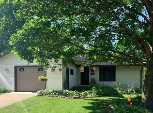 306 Sunset Dr, Lodi, WI 53555