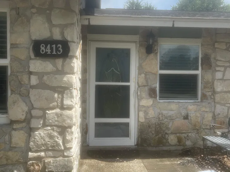 8413 Slant Oak Dr — Photo 2