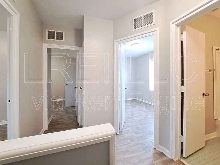 1835 La Salle Pl — Photo 7