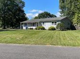 11 Hanover Dr, Cookstown, NJ 08511