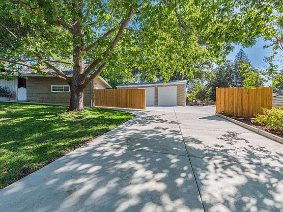 5th image of 4770 Hillcrest Ave