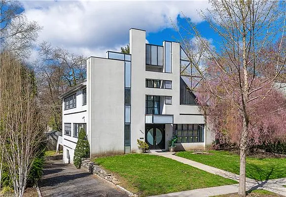 Sold by Exclusive Properties Sotheby's International Realty | media 2