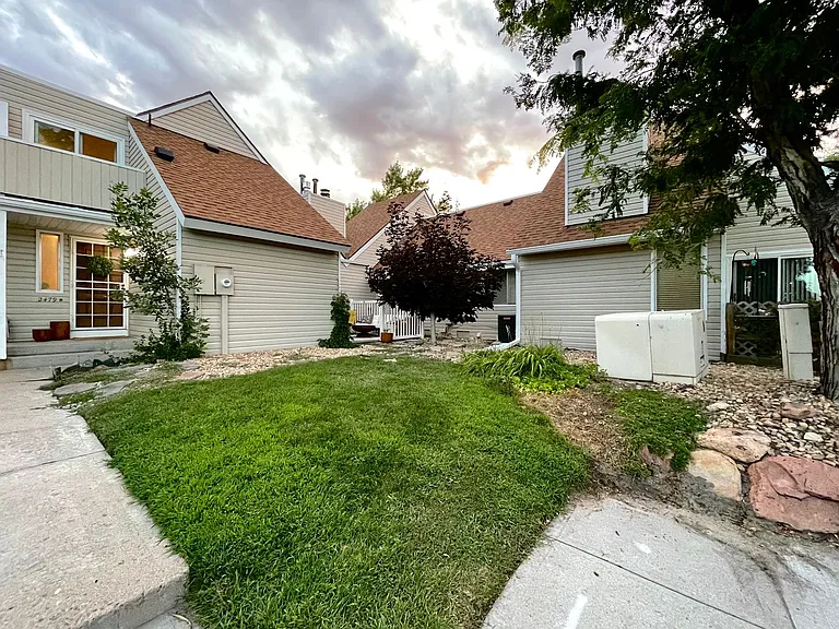 2479 S Xanadu Way #B — Photo 3